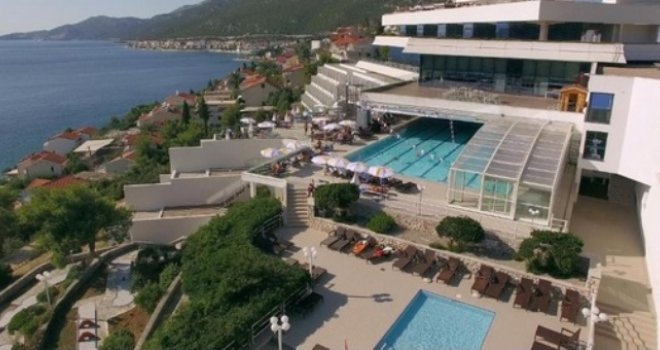 Drama u Neumu: Izbio požar u najvećem hotelu, zapalila se sauna, gosti bježali na sve strane...