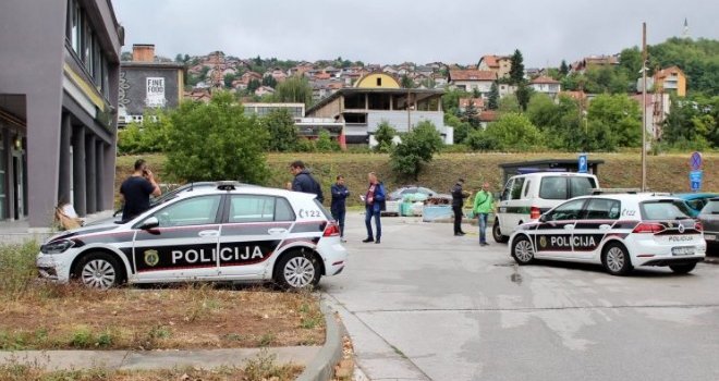 Na Pofalićima aktivirana nepoznata eksplozivna naprava, oštećen stakleni portal na objektu