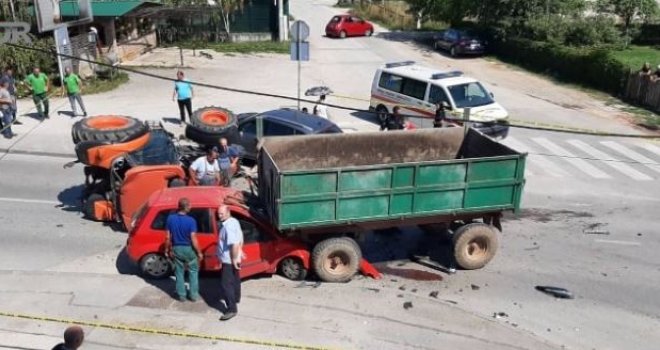 Nesreća u Sarajevu: Tri osobe povrijeđene u sudaru dva auta i traktora sa prikolicom