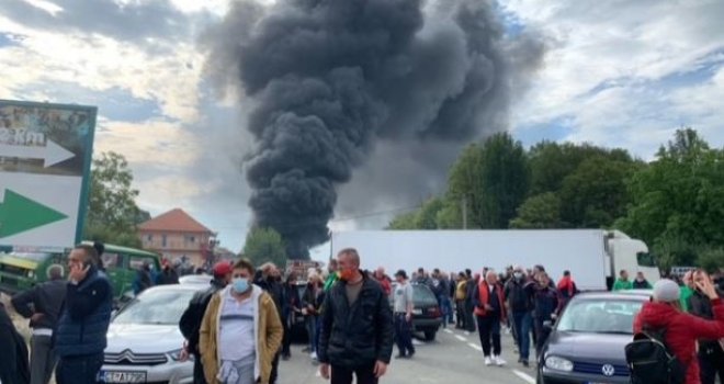 Pucnjevi i eksplozije na ulazu ka Cetinju, sveštenstvo helikopterom stiglo u manastir