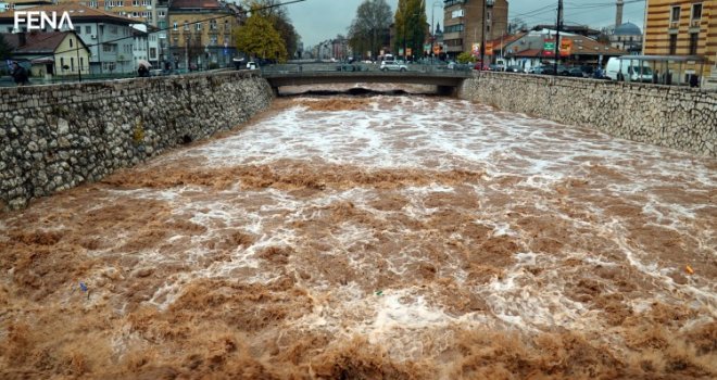 Upaljen narandžasti meteoalarm za četvrtak zbog obilnih padavina: Moguće poplave, može biti potrebna i evakuacija