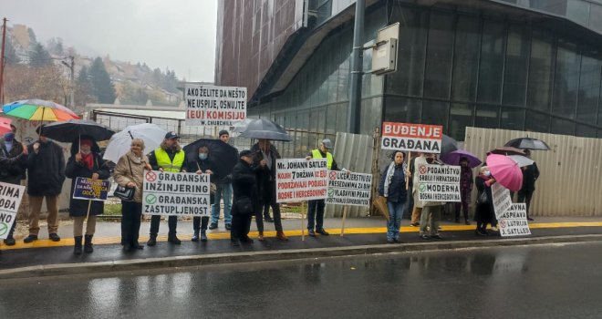 Opet izostao masovniji odziv građana: Protesti ispred Delegacije EU, podržao ih i Sidran