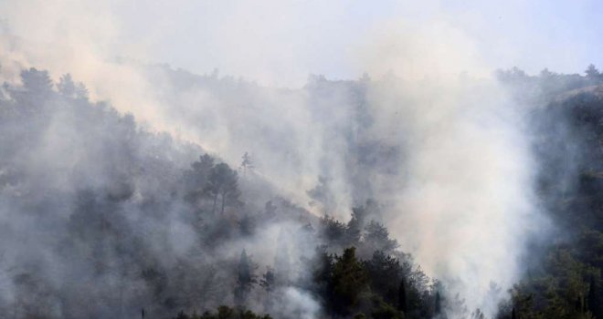 Konjic: Požari i dalje aktivni, u gradu se širi nesnosan dim, vatra stigla do deponije