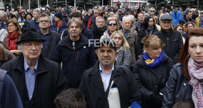 'Ljutnja, užas, bijes, žudnja za osvetom...': Sarajlije se okupile na protestu podrške narodu Ukrajine