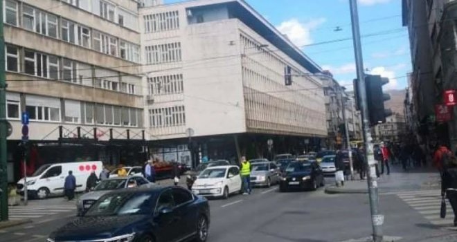 Nesreća u centru Sarajeva: Povrijeđeno više osoba, među njima i dijete