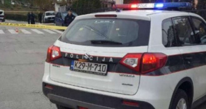 Sarajlija ukrao auto na Ilidži, bježao od policije po Sokocu, rušio ograde, preskakao međe...