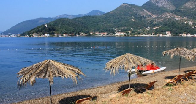 Ležaljke i suncobrani biće besplatni u Crnoj Gori, evo u kojem dijelu dana