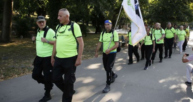 Učesnici Marša mira Sarajevo-Potočari nastavili pohod prema Nezuku