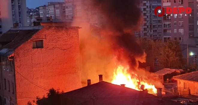 Drama u Sarajevu: Veliki požar na Dolac Malti, vatra progutala kuću do temelja...