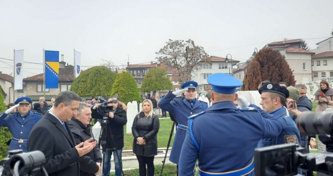 Dan državnosti BiH: Brojne delegacije položile cvijeće na Mezarju Kovači