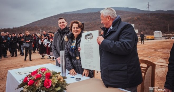 Prvi put, nakon 40 godina, u bh. opštini počela izgradnja moderne fabrike... Napravljena svečanost!