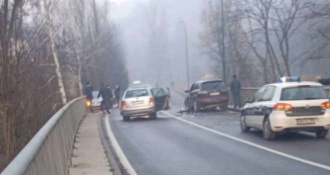 Teška saobraćajna nesreća na tranzitu u Sarajevu: Povrijeđena najmanje jedna osoba