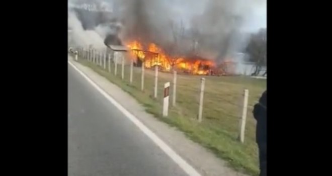 Gori porodična kuća u bihaćkom naselju Pritoka, žena smrtno stradala, muškarac povrijeđen