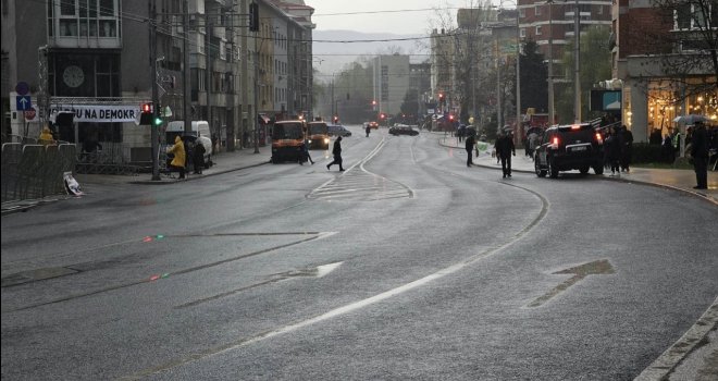 Završen protest manje grupe građana ispred OHR-a: U funkciju pušten saobraćaj