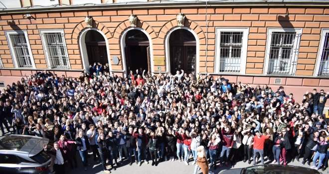 Zbog diskriminacije ugrožene djece promijenjeni kriteriji za upis u srednje škole u KS! Evo šta se mijenja u bodovanju uspjeha...