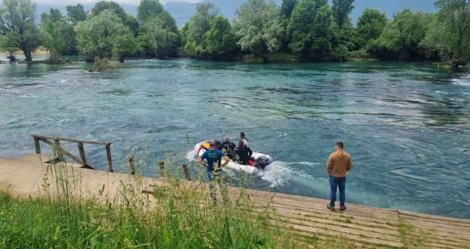 Tragedija u Bosanskoj Otoci: Automobil sletio u Unu, smrtno stradali Nedžad Mujagić i Adnan Fajić