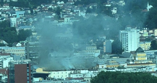 Gorio krov centralnog zatvora u Sarajevu i dio zgrade Općinskog suda: Brzom intervencijom požar ugašen!