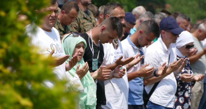 Klanjana dženaza i obavljen ukop za 30 žrtava genocida u Potočarima