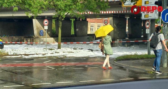 Nevjerovatni prizori iz Njemačke: Led pliva po ulicama, sve se bijeli... Kao da je u jeku zima, a ne ljeto!