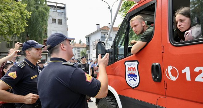 Stanivuković na protestima: 'Spreman sam da do kraja branim gradsku imovinu'