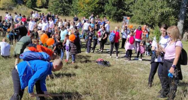 Zasadimo novu šumu: 'Porodični dan' za društveno odgovorne organizacije - djeca i roditelji zajedno u akciji  