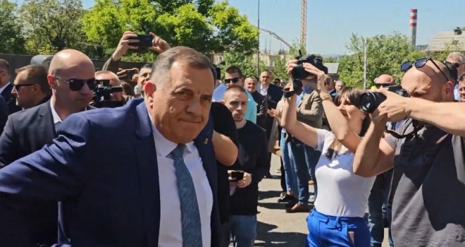 Dodik opet pravio cirkus: Tražio da mu Sud dokumente dostavi na srpskom jeziku i ćirilici