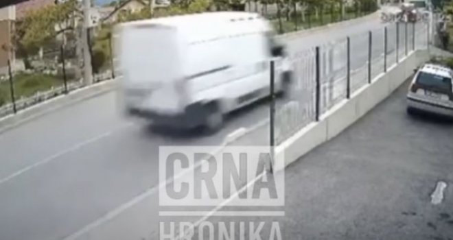 Nesreća u Sarajevu: Pijan vozilom udario u drugi automobil koji je od jačine udara skrenuo i oborio trudnicu