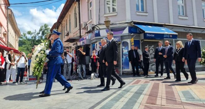 Komšić na tuzlanskoj Kapiji: O čemu da se dogovaramo? Novak Đukić je zločinac i treba biti u zatvoru! 