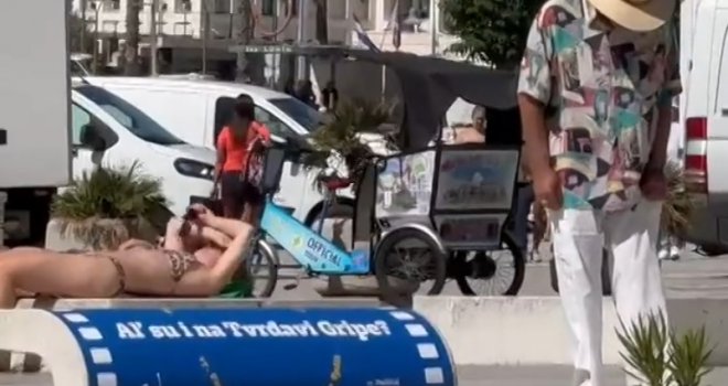 Djevojke se raskomotile, pa ponašanjem  šokirale komšije: Hoće li netko naučiti splitske turiste da Riva nije plaža?