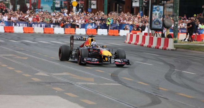 Auto-moto spektakl Red Bull Showrun oduševio Sarajlije