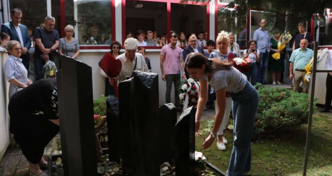 Sjećanje na sedam Sarajlija mučki ubijenih prije 29 godina kod škole na Dobrinji