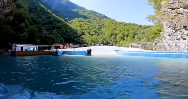 Skriveno mjesto blizu BiH, a izgleda kao Tajland: Kristalno čista voda i prekrasne pješčane plaže, a cijene niske... 