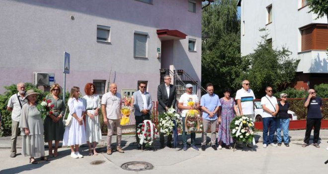 Obilježena 31. godišnjica masakra u ulici Hakije Turajlića na Dobrinji, od granate poginulo 14 Sarajlija