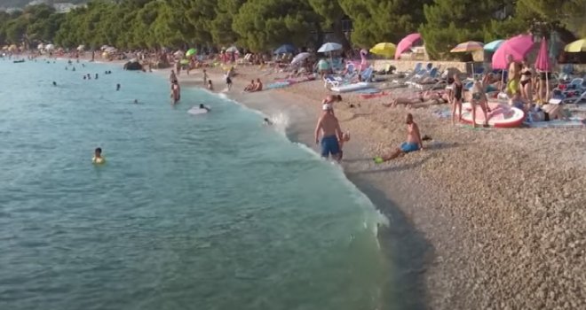 Bosanac ostao zgrožen  odmorom u Tučepima: Iznajmljivač ležaljki me je pitao kako je plaža za mene javno dobro kad sam ja iz BiH