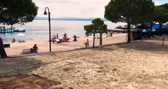 Na poznatoj hrvatskoj plaži zabranjeno kupanje: Pojavila se opasna bakterija?!