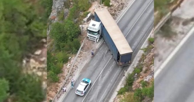 Teška saobraćajna nesreća na putu Sarajevo - Pale: Kamion potpuno blokirao cestu, ogromne kolone vozila u oba pravca