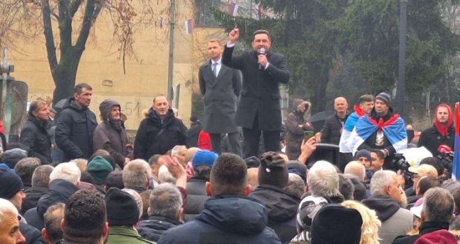 Stanivuković i Petrović protestuju ispred zgrade NSRS, traže povlačenje zakona o raspodjeli PDV-a