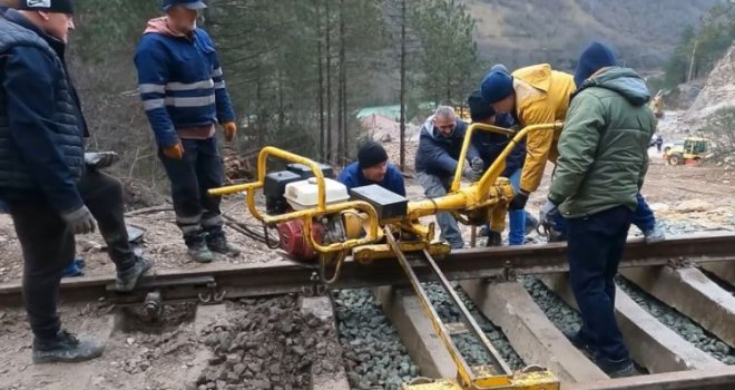 Pogledajte kako napreduju radovi na sanaciji željezničke pruge u Jablanici