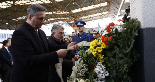 Polaganjem cvijeća i odavanjem počasti obilježena godišnjica masakra na Markalama