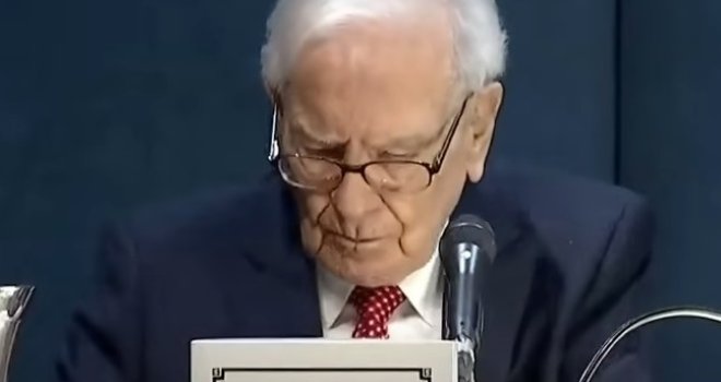 Warren Buffett, jedan od najvećih svjetskih poduzetnika, odjednom je počeo gomilati keš... Svi se pitaju zašto?!