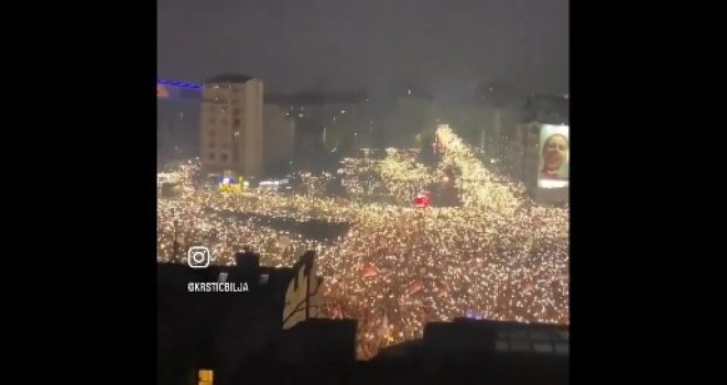 'Policija bježi sa ulice tik pred zvučni udar!' Objavljen snimak sa protesta koji pokazuje šta se stvarno desilo