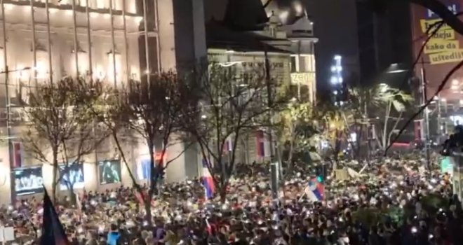 Noć nakon historijskih protesta u Beogradu: Vučić je navodno koristio LRAD, a sigurno Milorada...